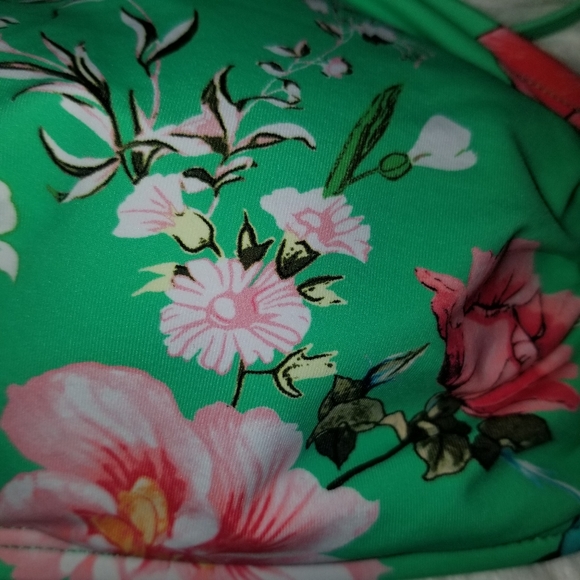 Gibson & Latimer Bikini Top- Medium - Picture 13 of 13